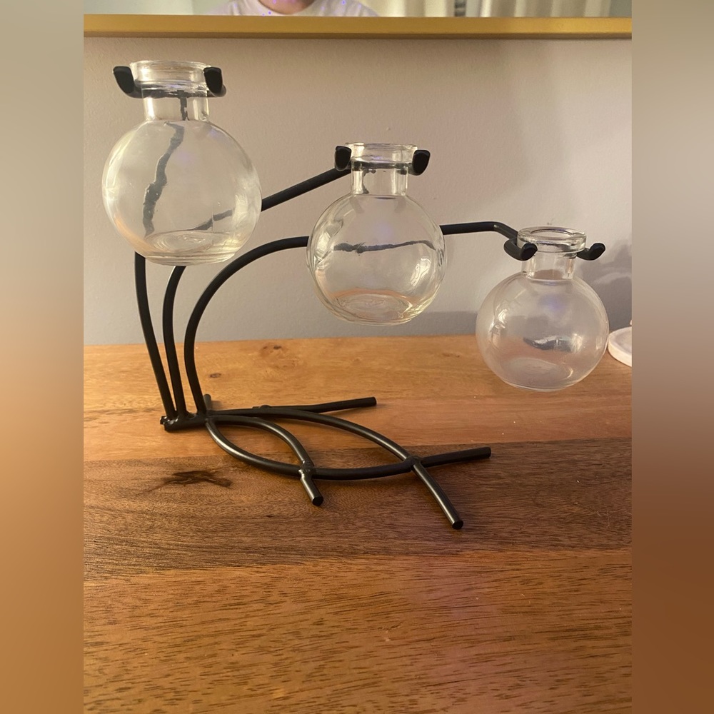 Cute jar holder, black base with glass bottles